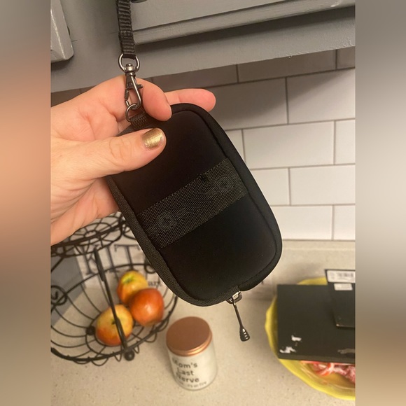 Women’s Swiss army change purse/small wristlet - Picture 3 of 4